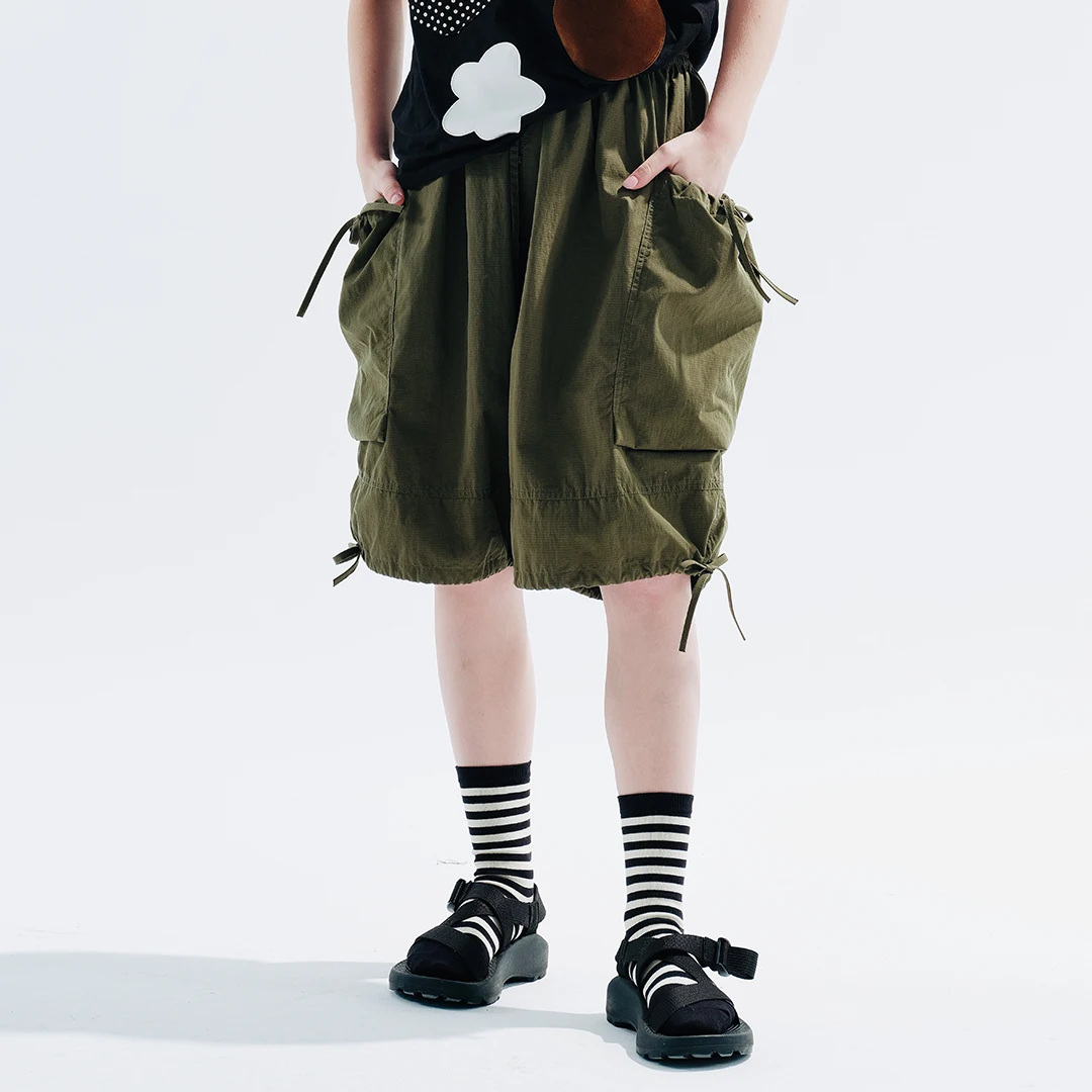 IMAKOKONI Original design green pocket shorts summer loose elastic waist casual nickel pants women's 234057
