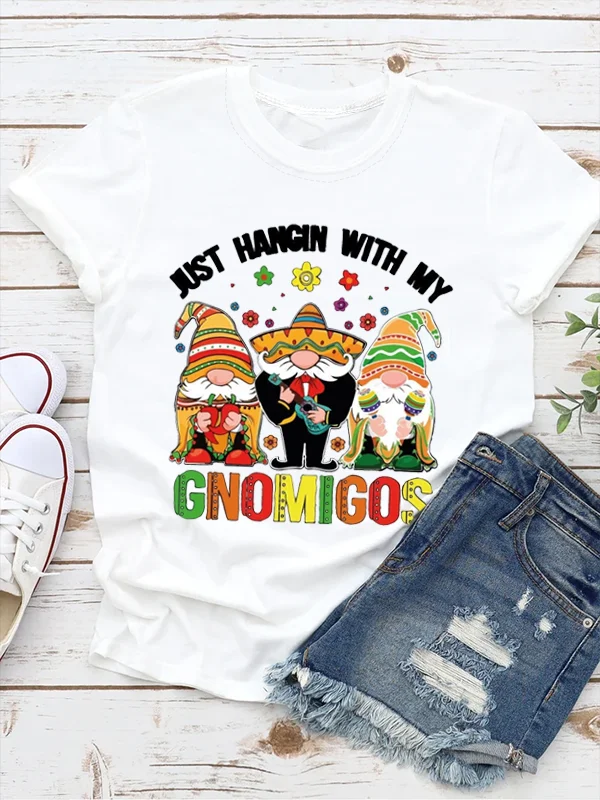 

Just Hangin with My Cnomigos Slogan Wpmen T-shirt Vintage Caute Cartoon The Three Hawaiian Dwarfs Print Popular Female Shirt