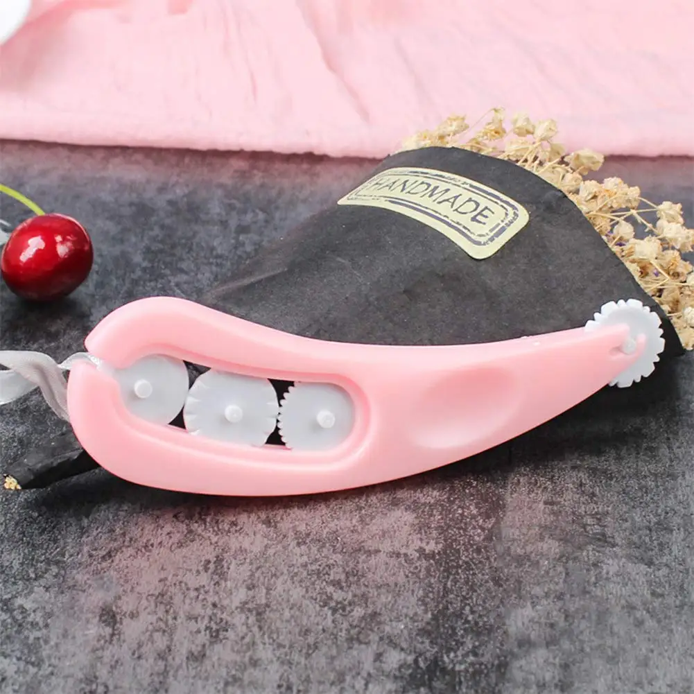 

Круглая подставка с 4 колесами, кружевная подставка для телефона, многофункциональная, форма для торта, прочный пластик, кухонный инструмент для выпечки своими руками