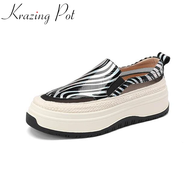 

Krazing Pot Cow Leather Brand Mesh Ventilate Leisure Round Toe Platform Sneakers Zebra-stripe Slip On Women Vulcanized Shoes