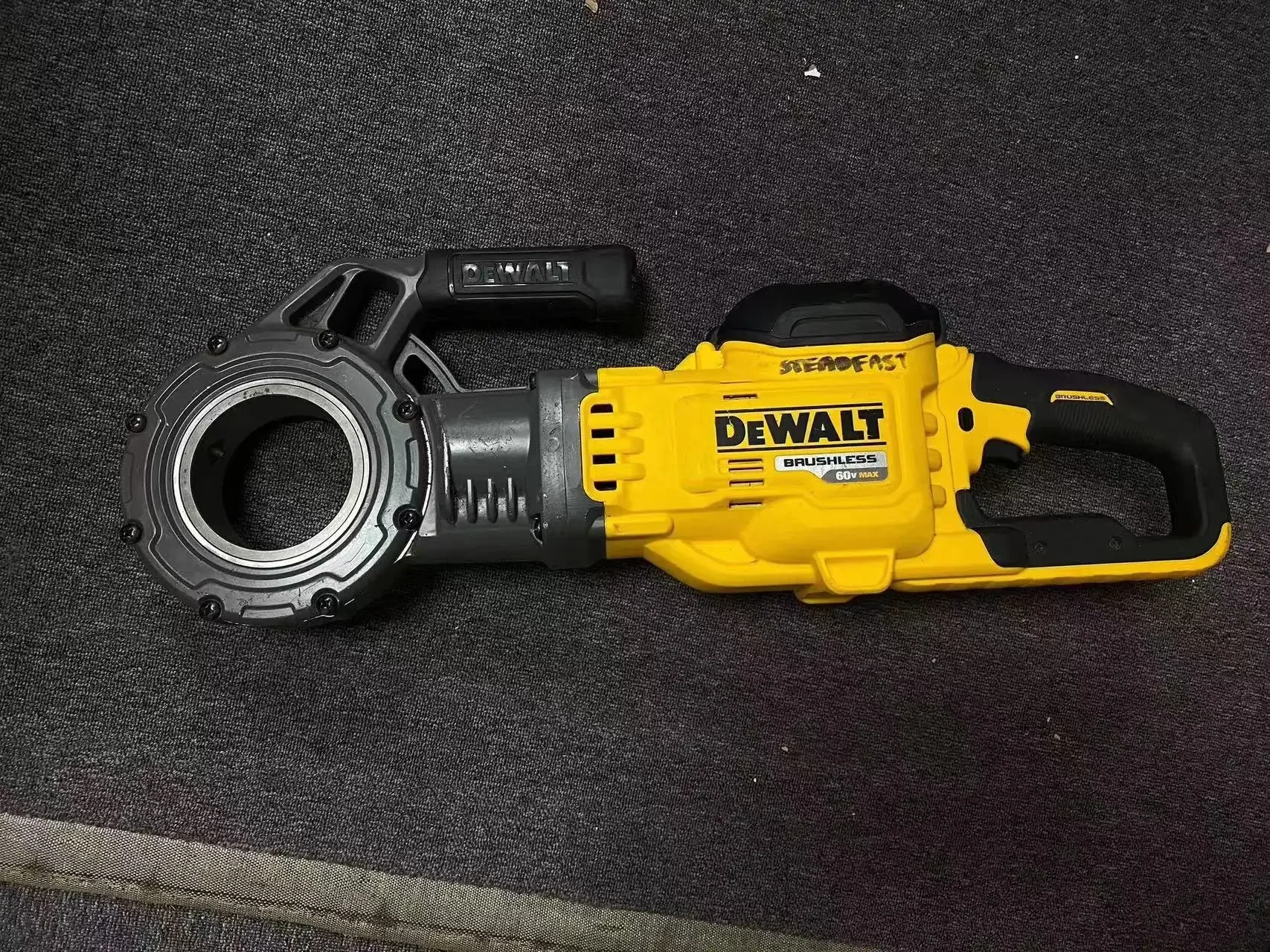 

DEWALT DCE700 60V MAX FLEXVOLT CORDLESS PIPE THREADER (TOOL ONLY ) .SECOND HAND