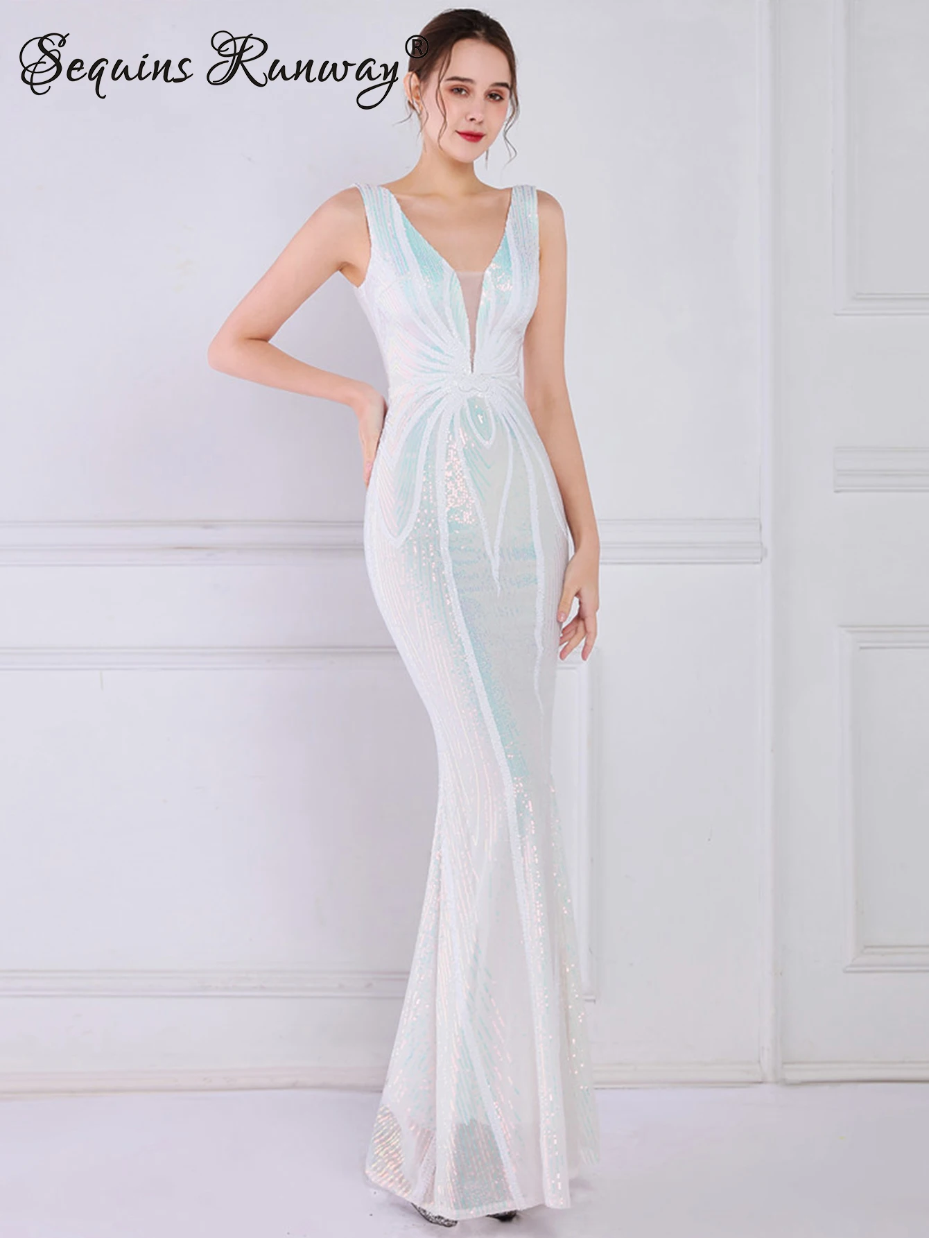 فستان صيفي نسائي مثير أسود أبيض طويل مزين بالترتر...