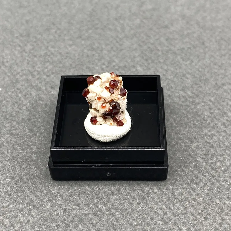 100% natural garnet raw stone mineral specimen healing crystal gemstone collection Box size:27*27*25mm