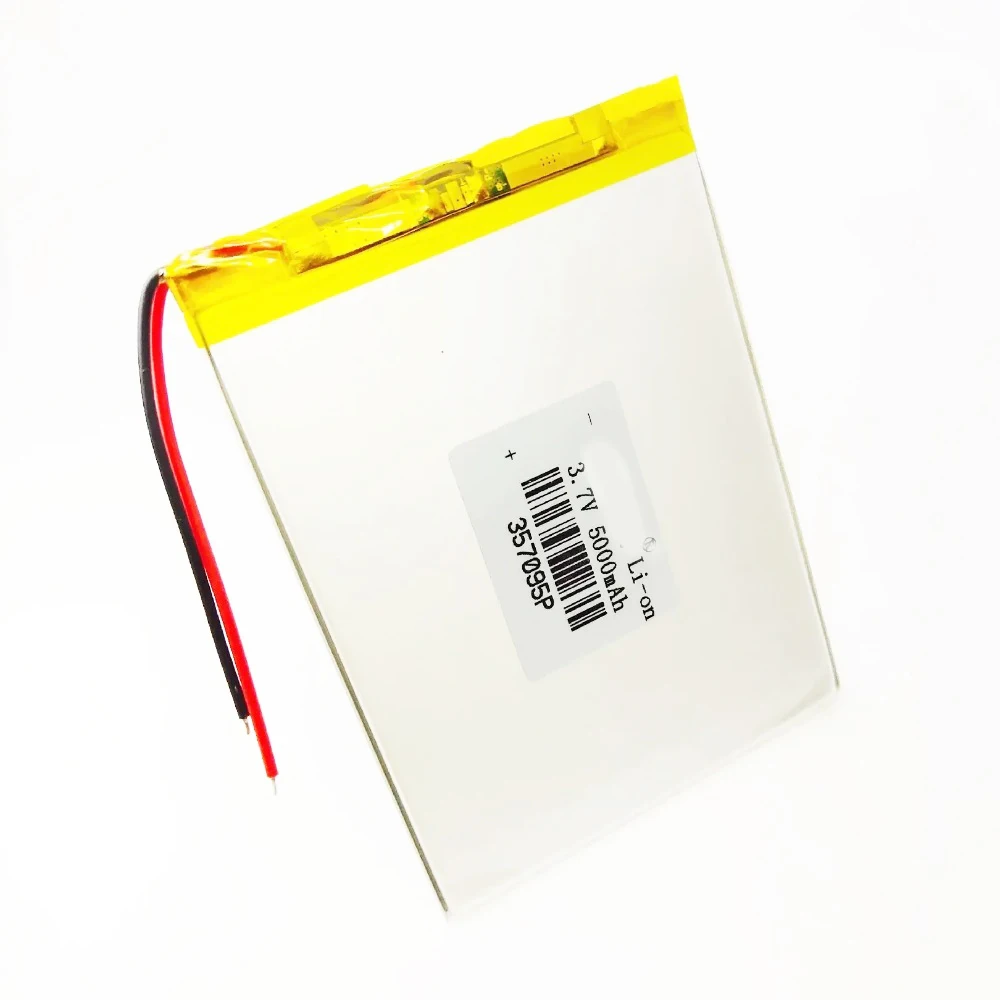 Plusieurs lampes de poche LED tactique 3,7V disposées sur une table avec accessoires, lot pour camping et randonnée
