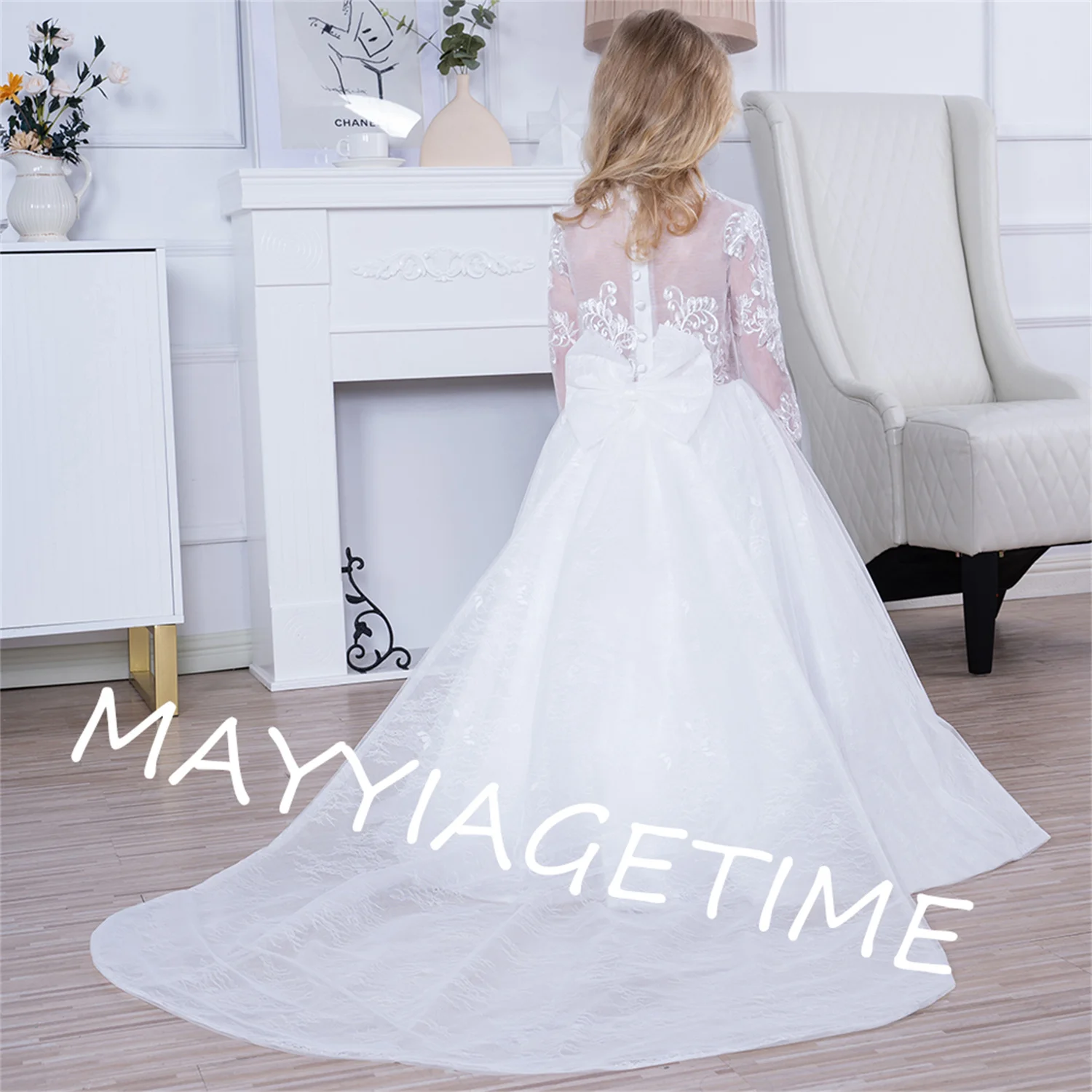 

Princess Flower Girl Dresses Ball Gown Kids Wedding Party Pageant First Communion Gown Lace with Big Bow Long Sleeves