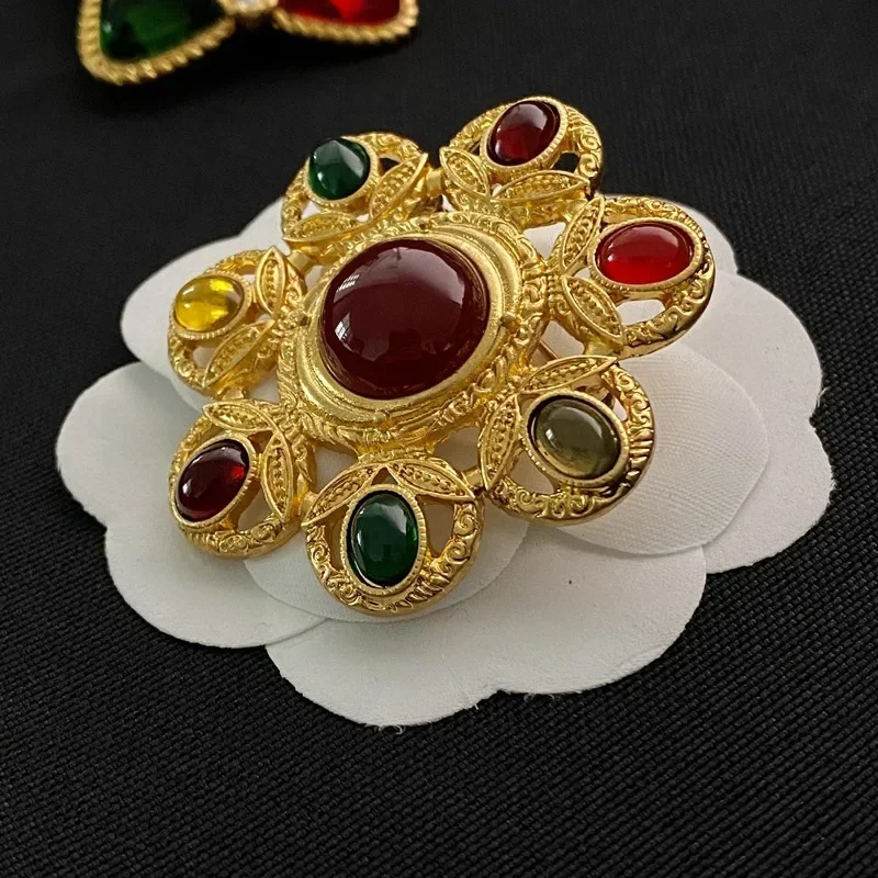 

Europe America Vintage 24K Gold Plating Colorful Gemstone Luxury Brooch Woman Designer Top Quality Jewelry Trend