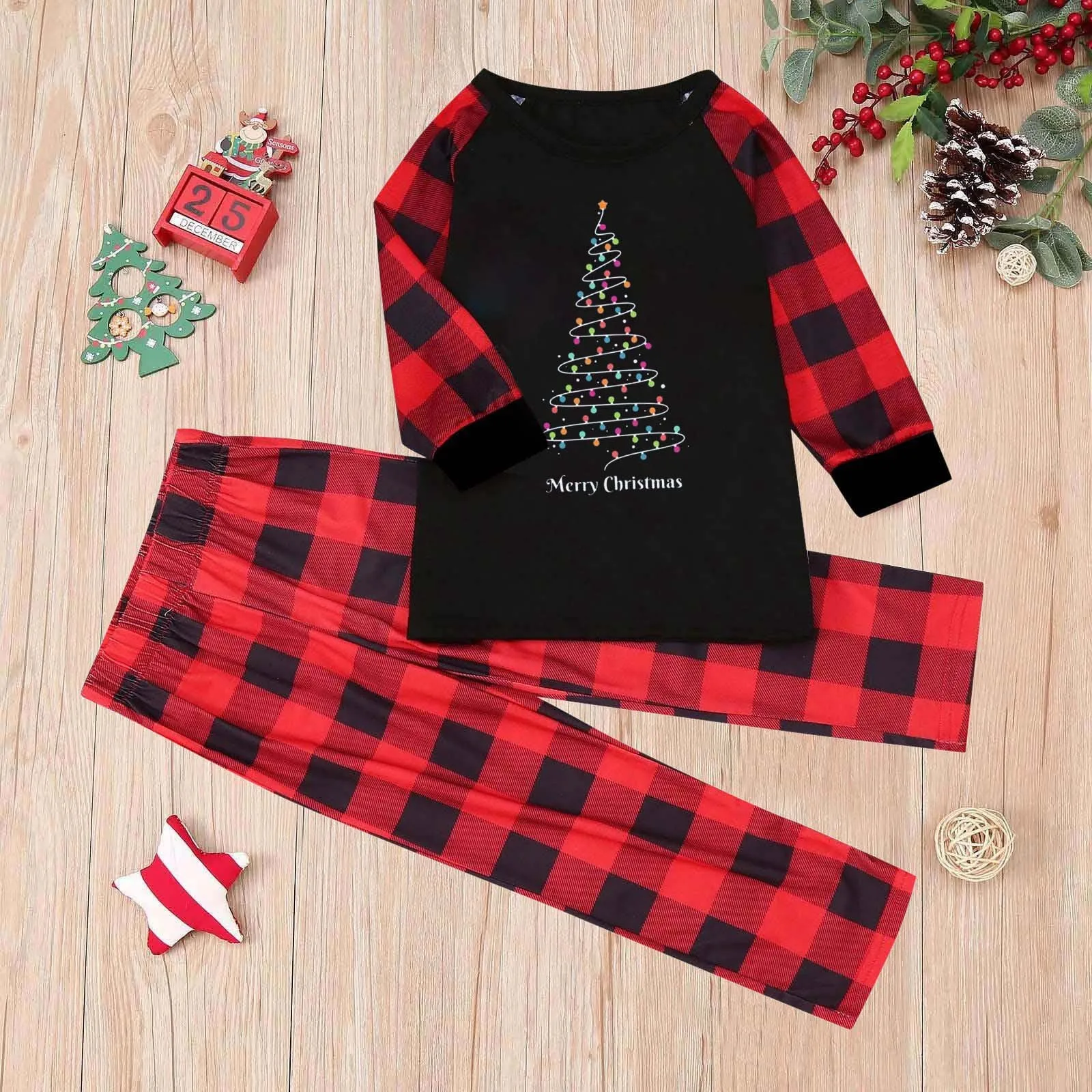 thumbnail image 5 of Conjunto de pijamas familiares navideños a juego, camiseta de manga larga con estampado de letras y pantalones a cuadros, ropa de dormir, conjunto para padres e hijos, 5 of 5