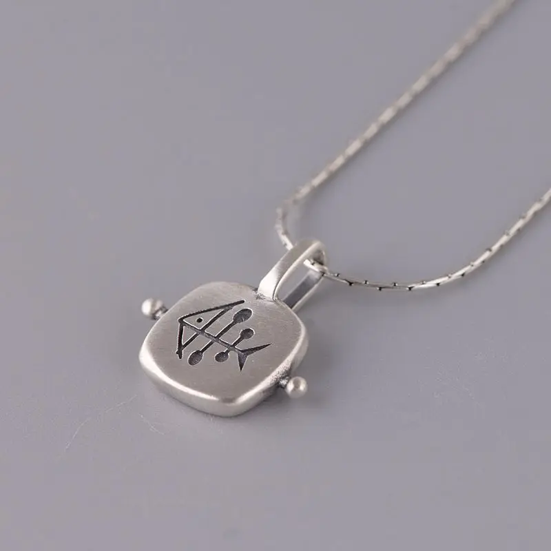 New 2023 Vintage Fashion Personality Matte Fish Necklace Unisex Long Pendant Banquet Jewelry Accessories Gift