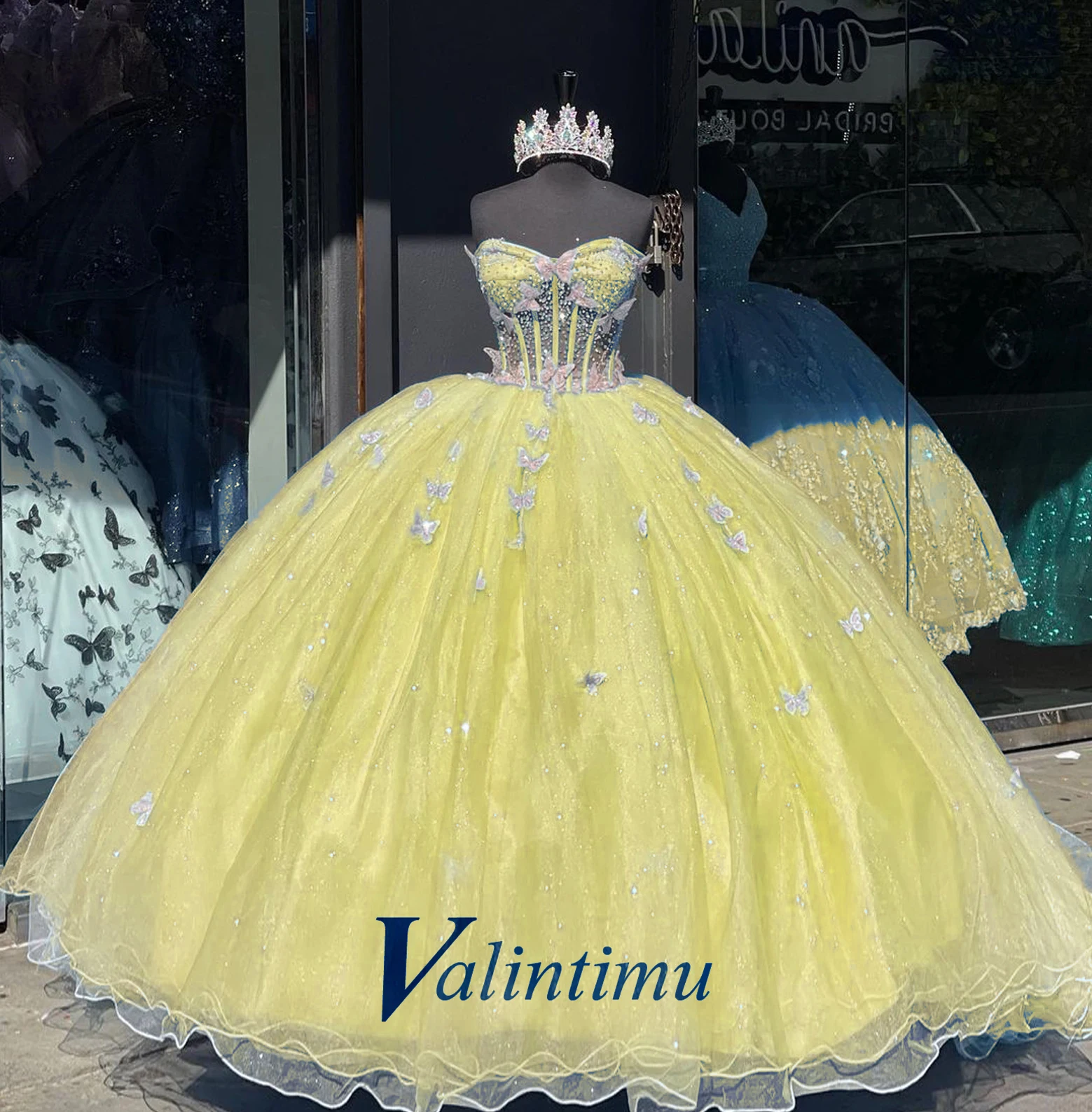 Valintimu Stylish Strapless Quinceanera Dress Lace Appliques Beads Sleeveless Lacing up Ball Gown Birthday Party Customized party dress,quinceanera dresses