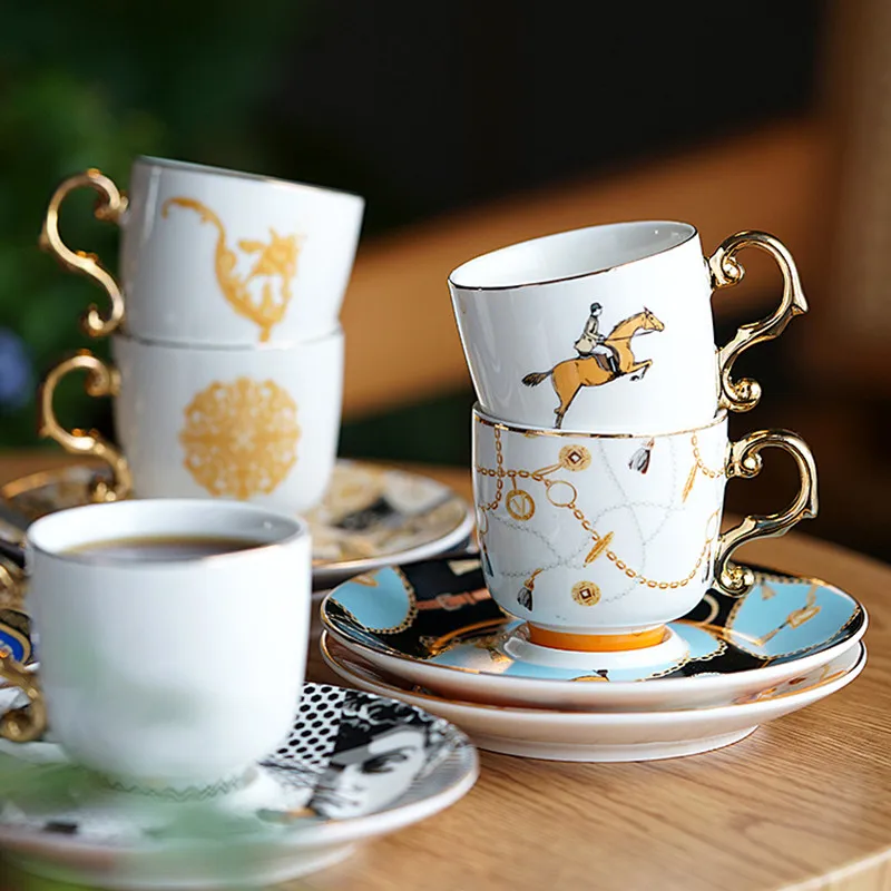 Bone China tazza di caffè piattino cucchiaio Set inglese pomeriggio tazza da  tè tazza di porcellana e piattino per tazza di caffè tazze regalo -  AliExpress