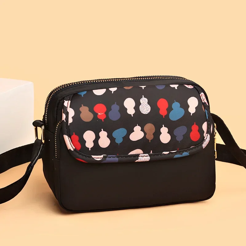 

New Online Celebrity Fashion Retro Joker Trend Female Tide Leisure Shoulder Bag Messenger Bag Fashion.