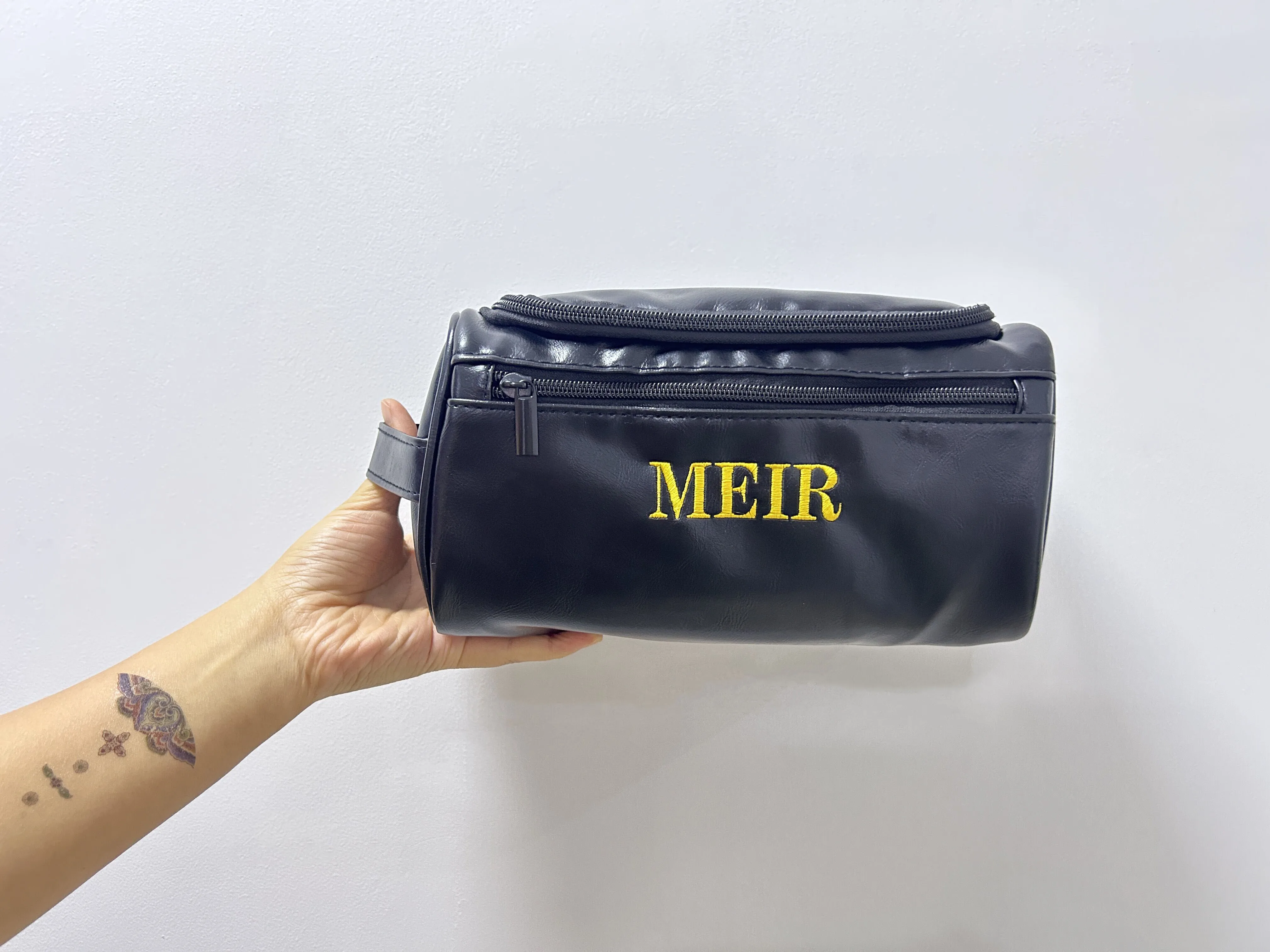 Personalized embroidery large waterproof ladies make-up bag cosmetics bathroom shaving bag men travel business handbag 3