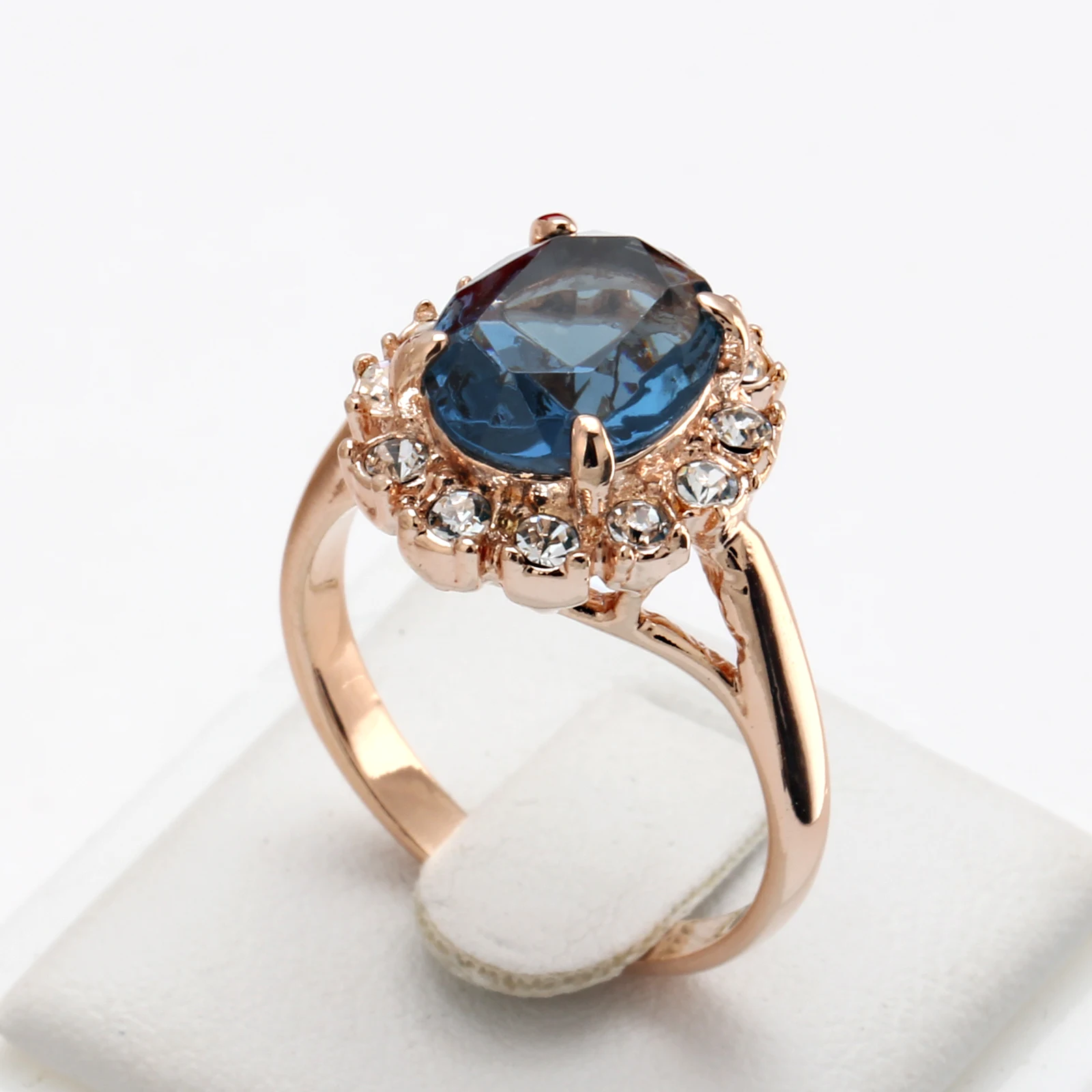 Classic Big Crystal Rings For Women Luxury Zircon Rose Gold Color Women's Ring Wedding Engagement Anniversary Jewelry R189