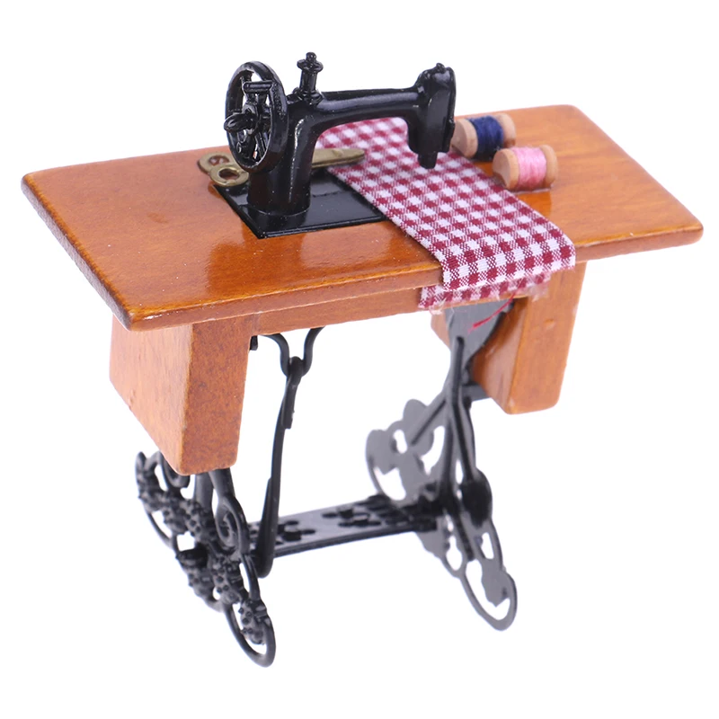 

Wooden Dollhouse Miniature Furniture Families Vintage Miniature Sewing Machine With Cloth for 1/12 Scale Dollhouse Decoration