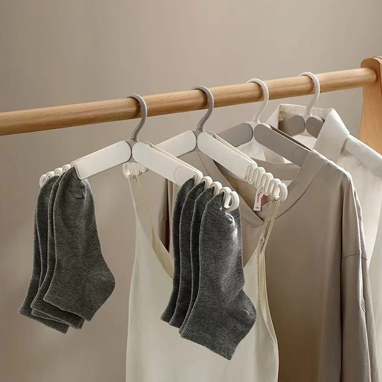 Folded Travel Clothes Hanger Portable Non-Slip Storage Rack Space-Saving Underwear Drying Rack Wardrobe Organizer Holder