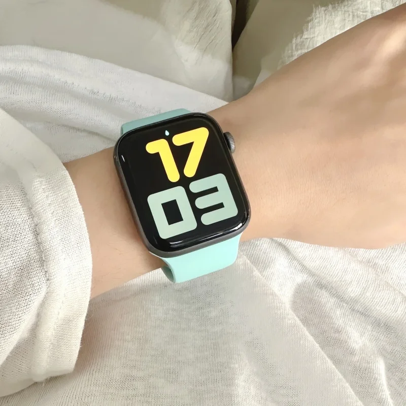 Silicone Sport Band for Apple Watch - Versatile and Durable Strap Accessory