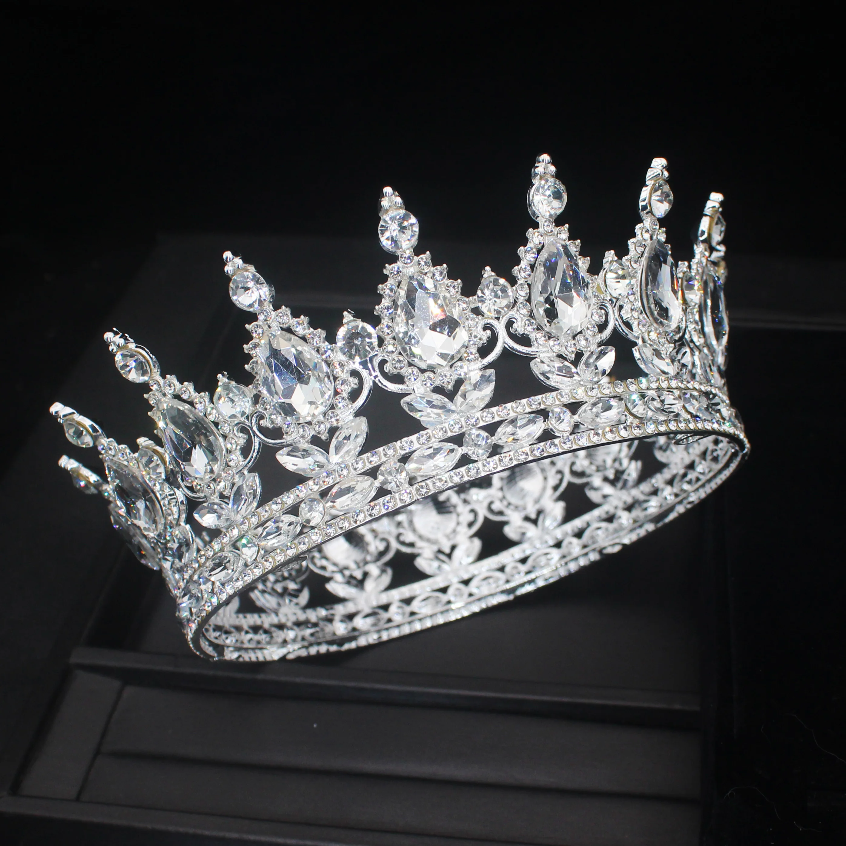 

Luxury Crystal Queen King Tiara Crowns For Bridal Women Girl Pageant Prom Diamdem Headpiece Wedding Hair Jewelry Accessories