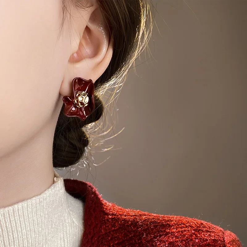 Irregular Petals Red Color Flowers Stud Earrings for Women Exquisite Simple Fashion Sweet Personality Temperament Jewelry