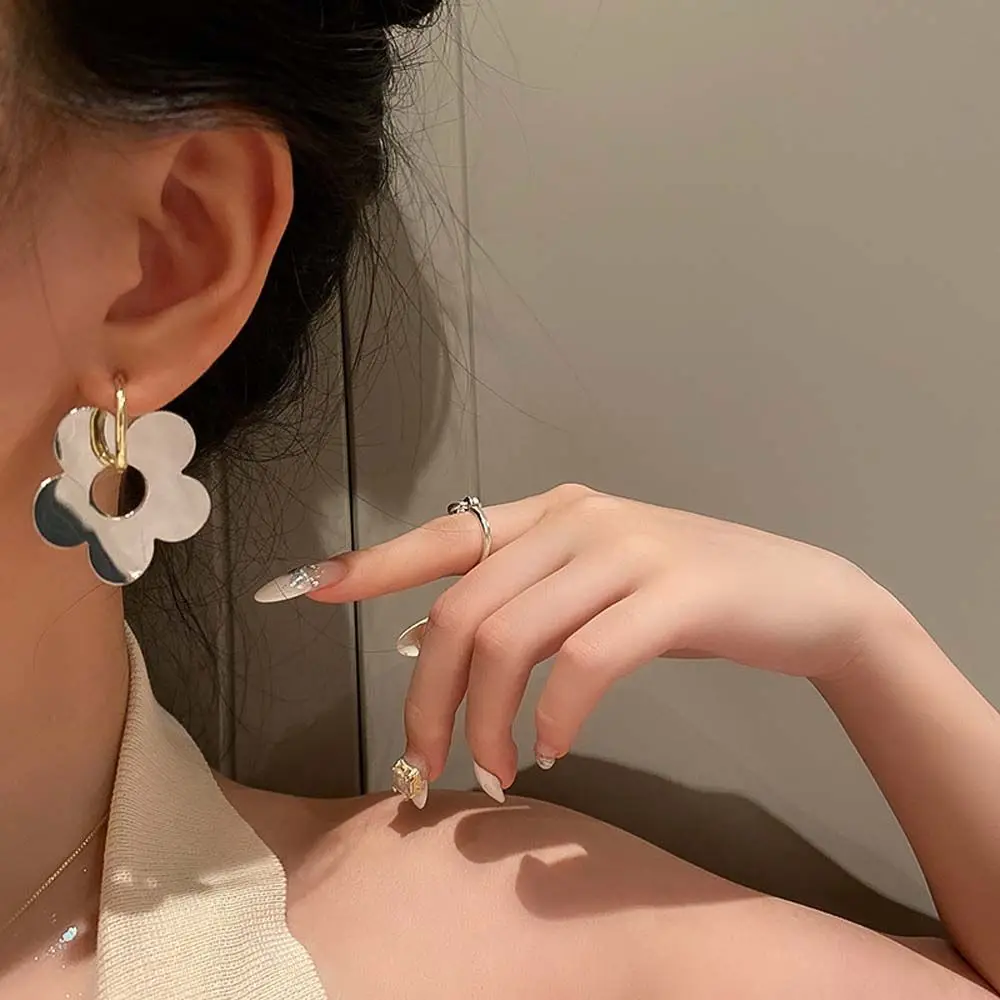 

Gifts Sweet Cool Sliver Color Gold Color Geometric Metal Ear Studs Women Earrings Korean Style Flower Ear Buckles Hoop Earrings