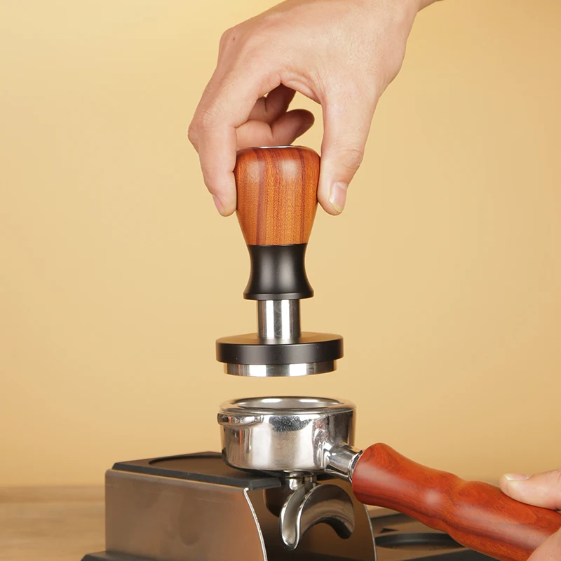مكبس قهوة احترافي 58 ملم، ستانلس ستيل، مقبض خشب جو...
