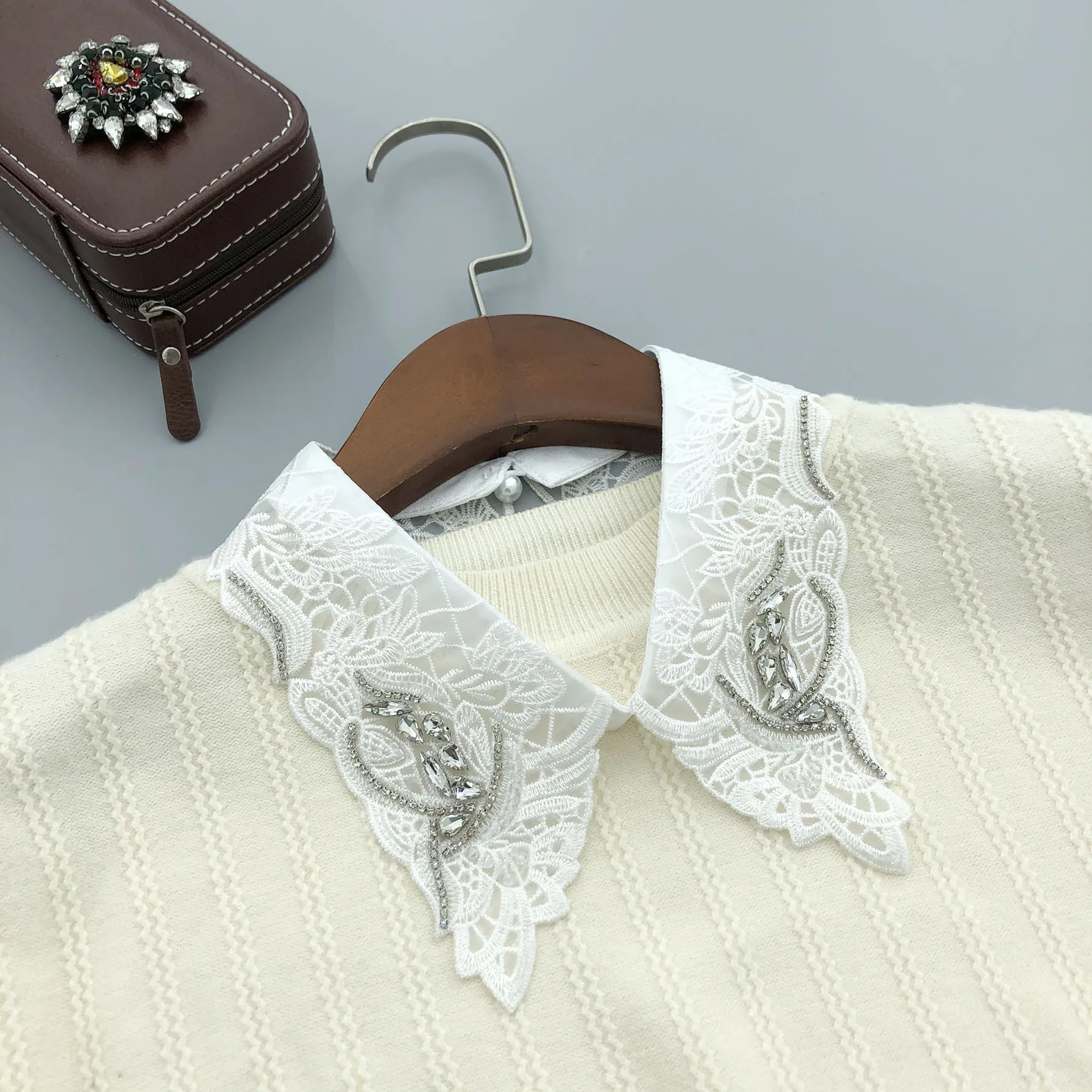 

Lace Floral Embroidery Fake Collar for Women Sweater Blouse Neckwear False Collar Ladies Handmade Detachable Collar