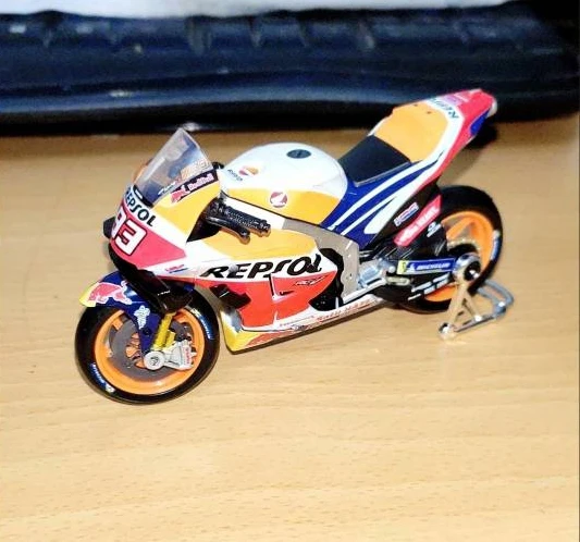 

honnnda motorcycle model 1/24 1/18