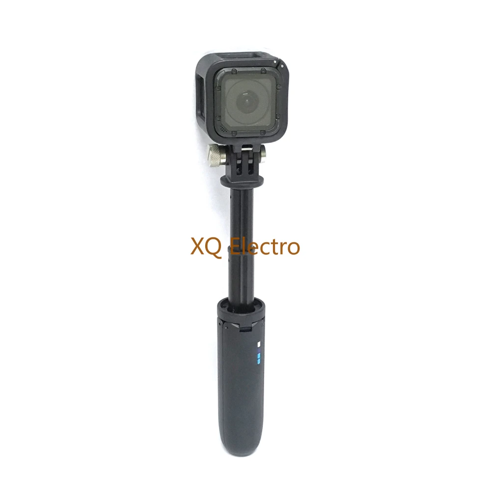 Le monopode court avec poignée pour Gopro Hero 13 12 11 10 9 8 7 6 5 4 3 Session Max, tenu à la main pour des prises de vue stables.