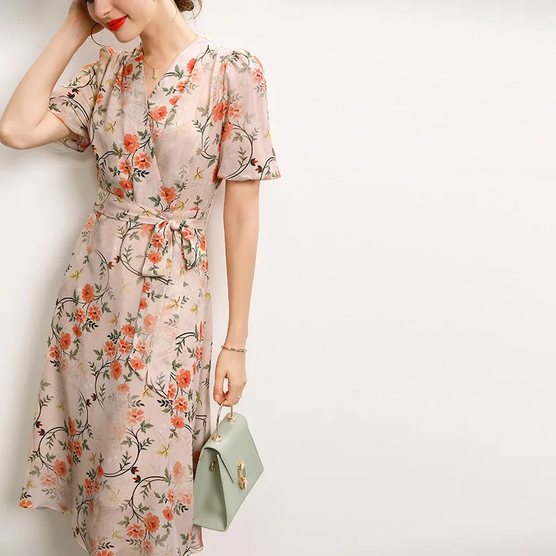 

Real silk dress 2023 summer new V-neck lace-up temperament retraction waist fairy print mulberry silk A-line skirt