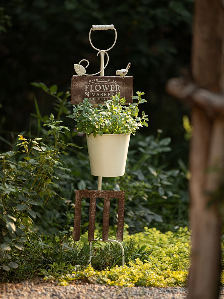 

Countryside Style Iron Sheet Bird Flowerpot Insert A Flower Device on The Ground Fork Shovel Style Garden Ornament Flower Rack