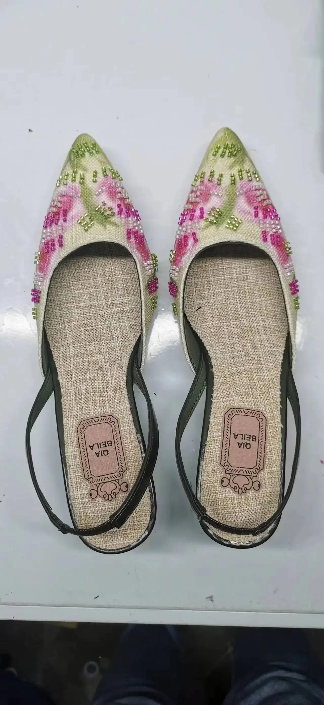 صنادل نسائية بكعب عالٍ صنادل نسائية ضحلة بمقدمة مد...