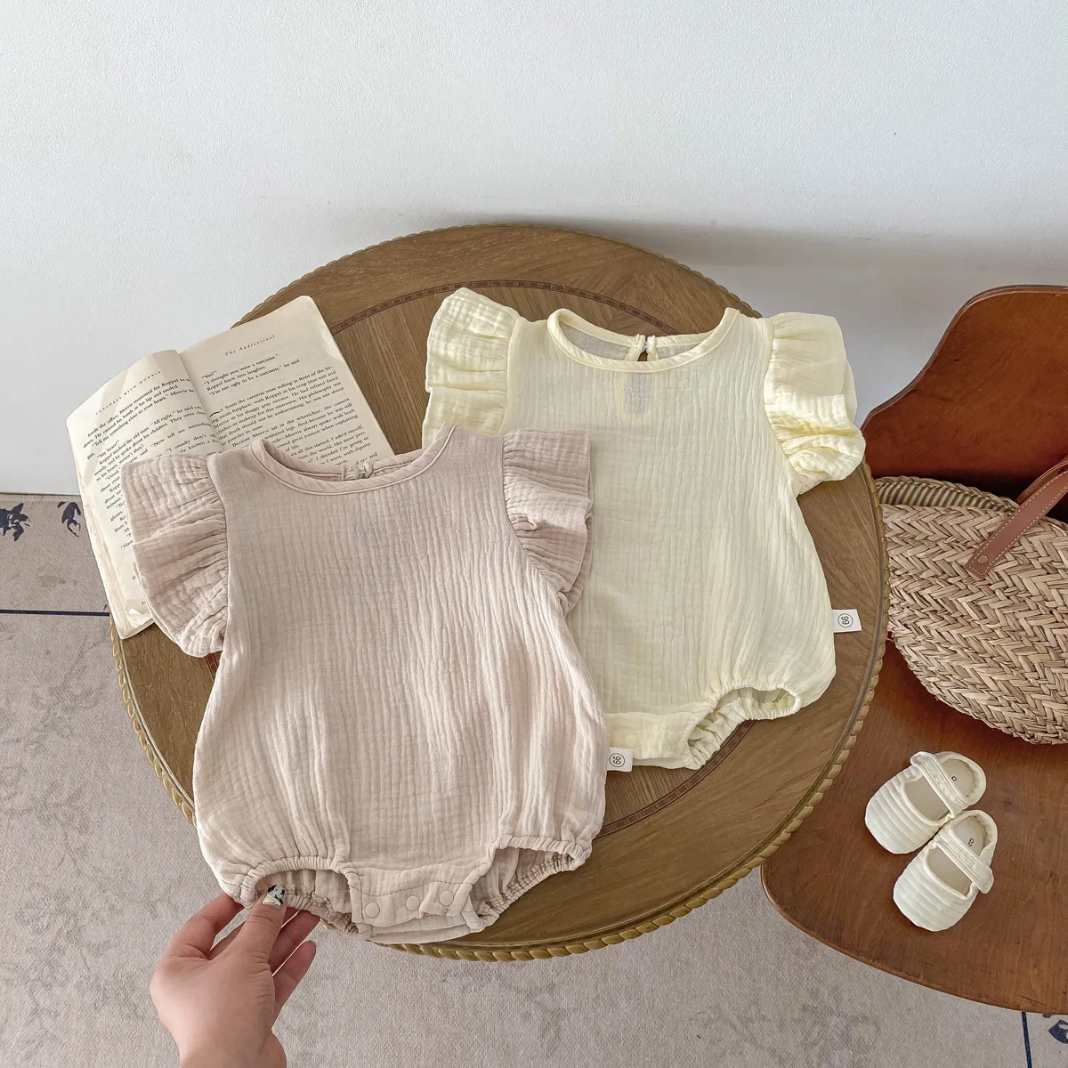 

2024 Ins Summer Newborn Girls Bodysuit Muslin Breathable Solid Flying Sleeve Thin Baby Girls Rompers Infant Girls Outfits