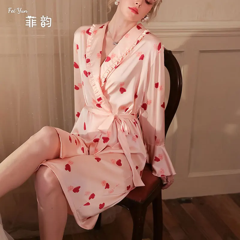 

Wedding Spring/Summer Home Ice Silk Pajamas Women's Love Satin Pajamas Home Bride Bridesmaid Team Morning Robe Evening Dresses