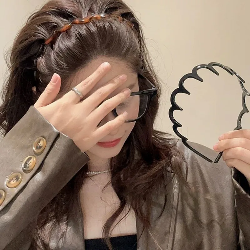 2 pieces of wavy hairbands for women Non-slip Pressure Forehead Broken Hair Simple Black Amber Hair Bands Hair toothed comb