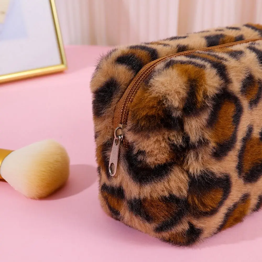 High-quality Plush Makeup Bag Leopard Print Large Capacity Toiletry Bag Portable Zipper Travel Organizer 2