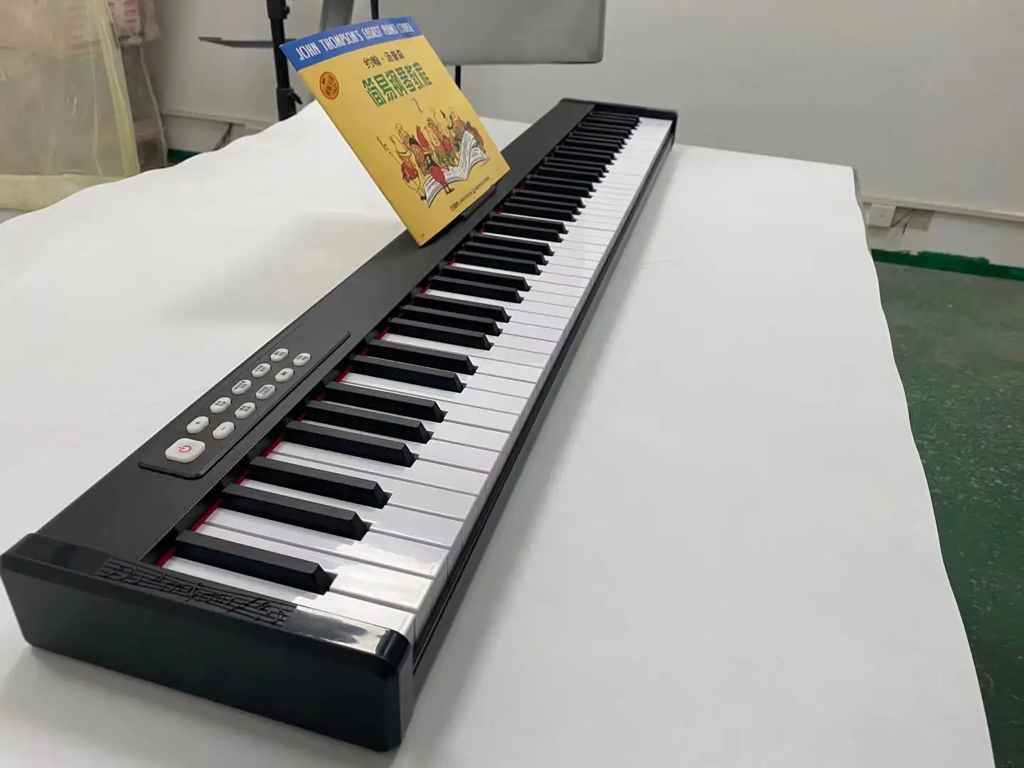 Quality Electronic Piano 88keys MIDI Rechargeable Battery Upright Piano For Beginners