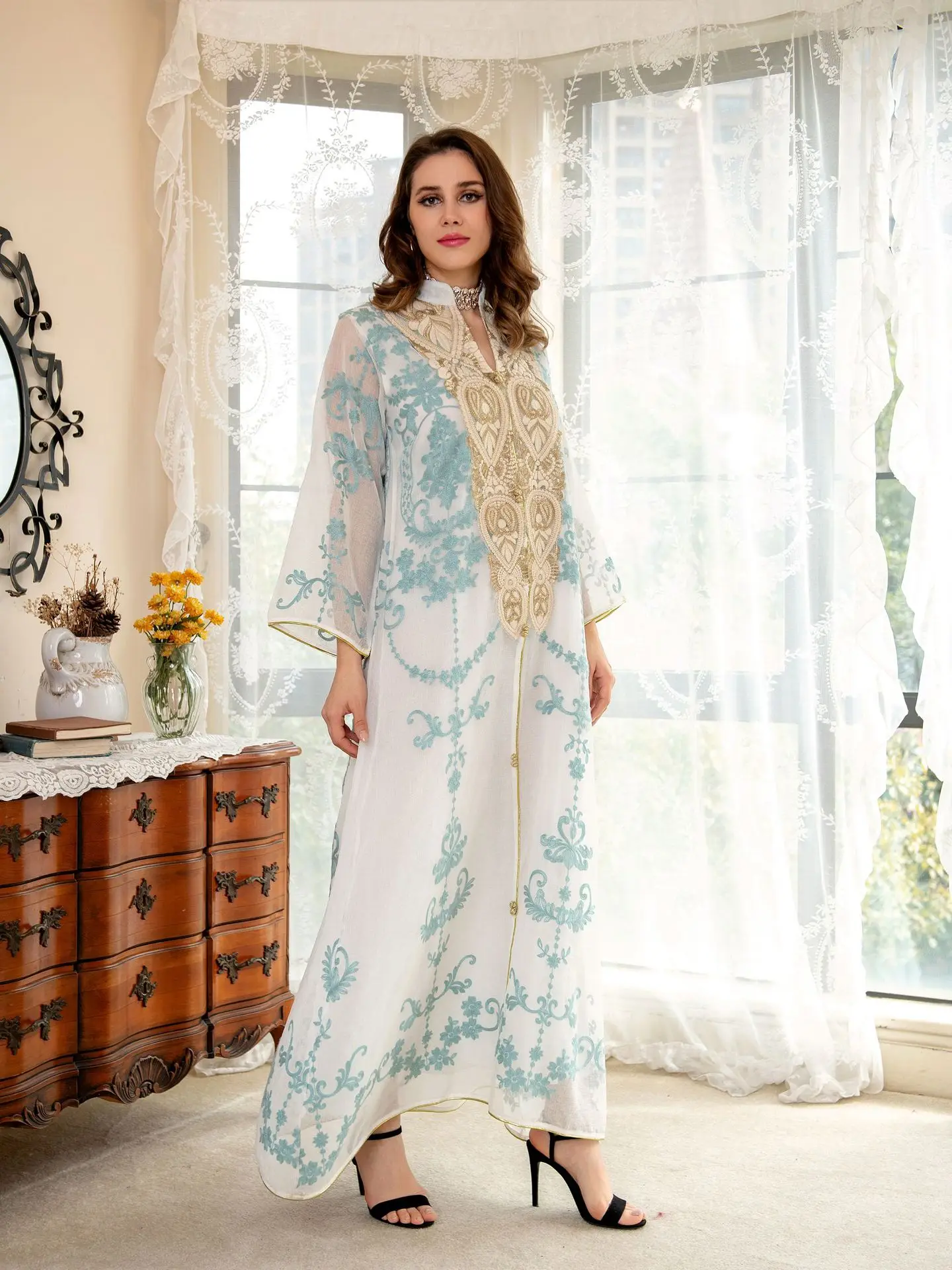 

Real Photo Middle East Muslim Dubai Robe Fashion Lace Applique Full Sleeves Stand Neck Elegant Evening Dress Abaya