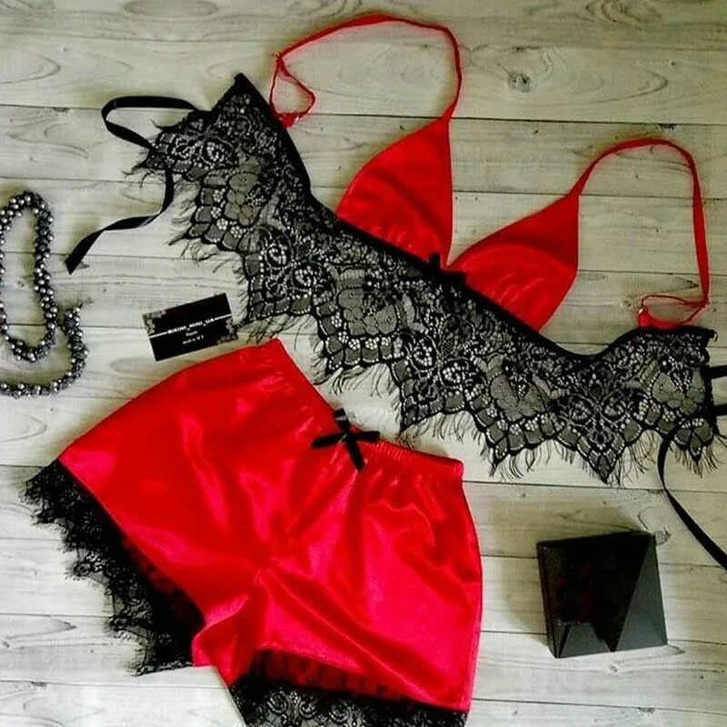 thumbnail image 1 of Conjunto de pijama Sexy para mujer, ropa interior de satén de seda, Tops cortos, sujetador y pantalones cortos, con cuello en V, sin mangas, novedad, 1 of 5