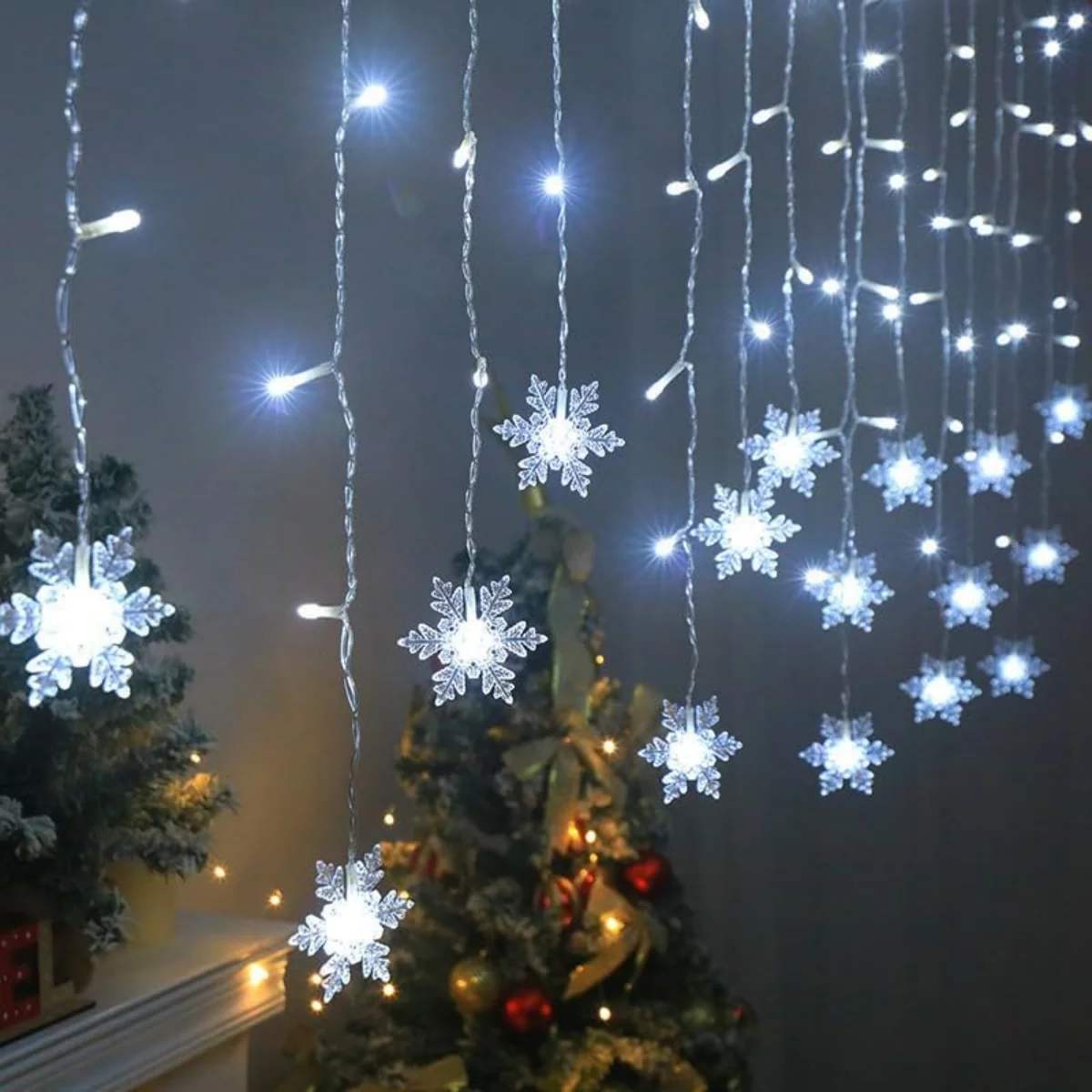 96 LED Snowflake Icicle Fairy Window Curtain Lights Fairy Lights USB Powered Remote Indoor LED Light Christmas Trees Room Decor