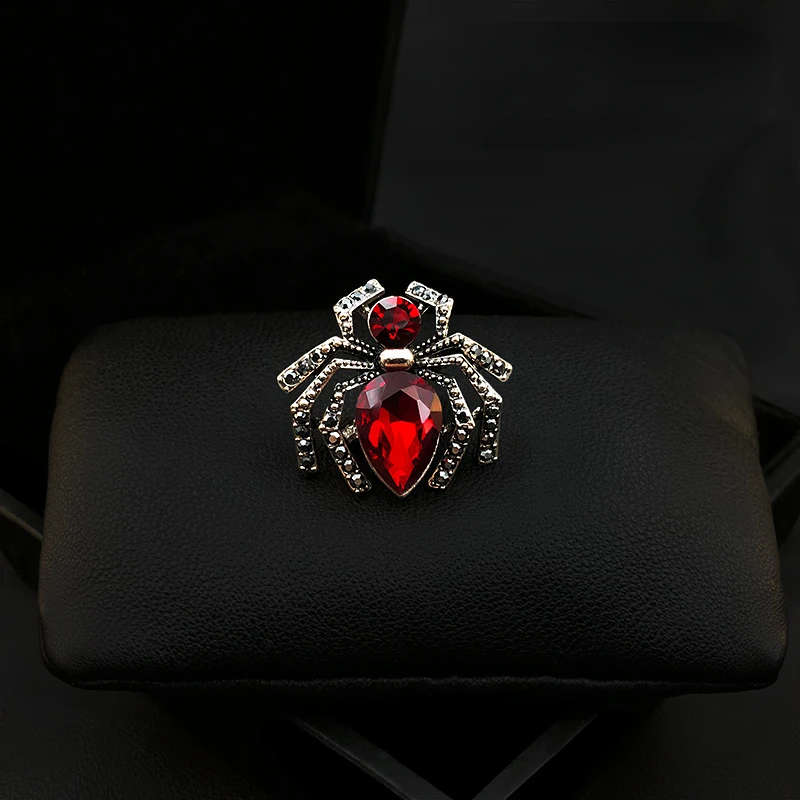 

Retro Elegant Small Spider Brooch High-End Women Insect Pin Suit Corsage Luxury Clothes Accessories Rhinestone Jewelry Pins Gift