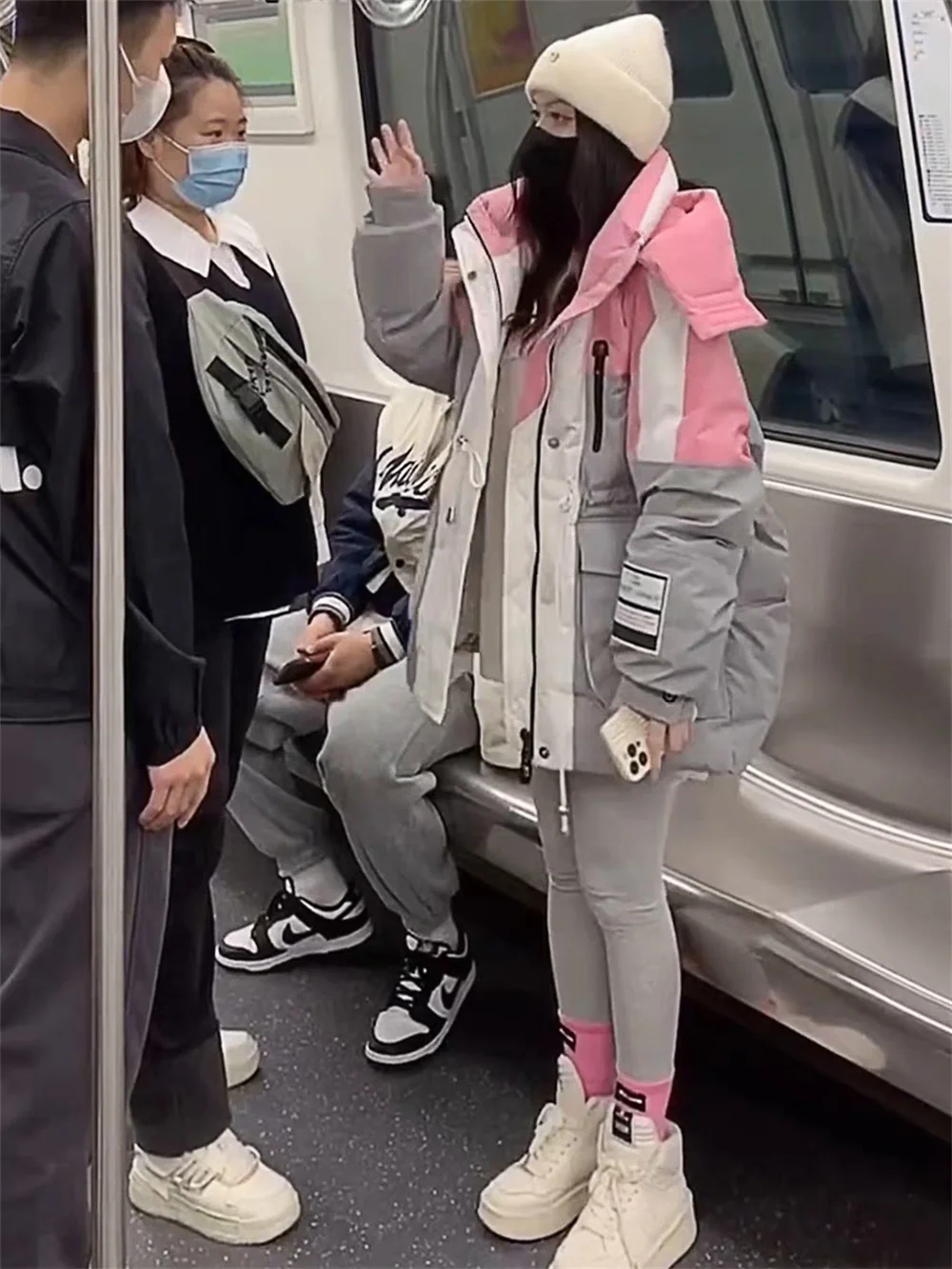 Contrast Colored Hooded Down Jacket for Women's Winter New Mid Length Fashionable Warm Jacket 2023