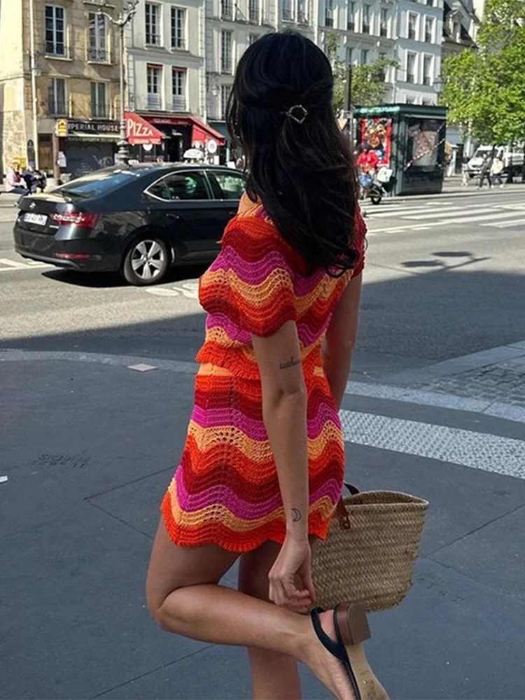 Рисунок 2 - Женский кардиган с волнистыми полосками