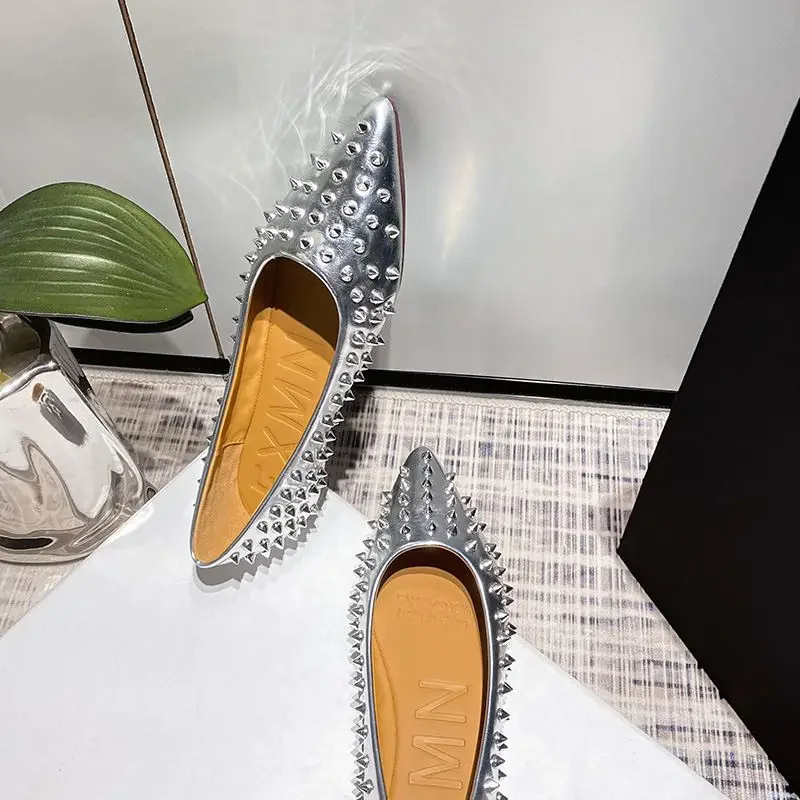 2024 New Luxury High Quality Shallow Mouth Pointed Flat Shoes Fashion Rivets Design Large Size Sexy Women's Single Shoes