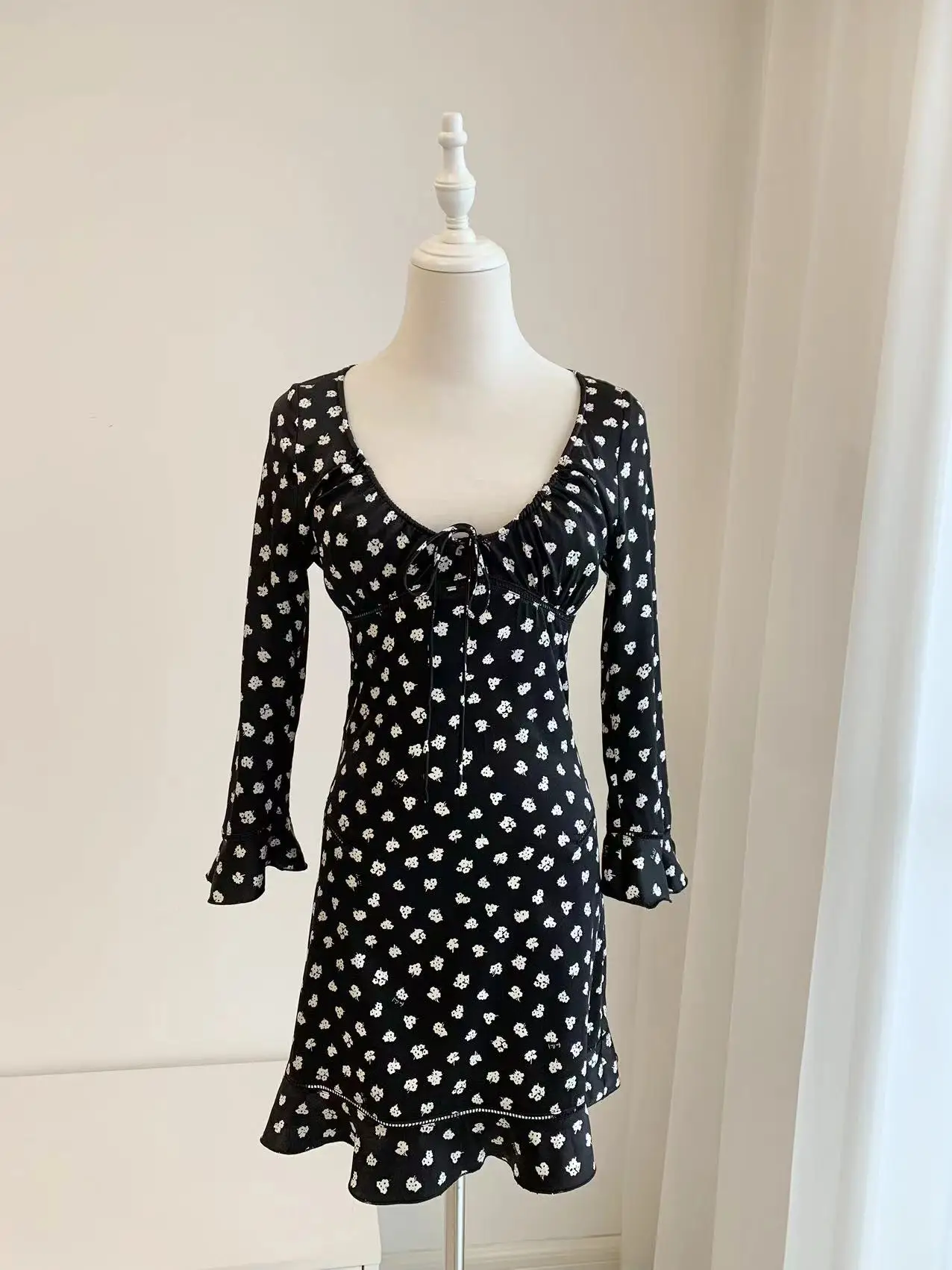 

Women's Silk Slim Long Sleeve Dress