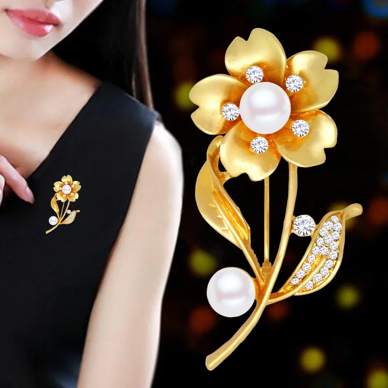 SKEDS Fashion Pearl Flower Garland Elegant Brooch For Women