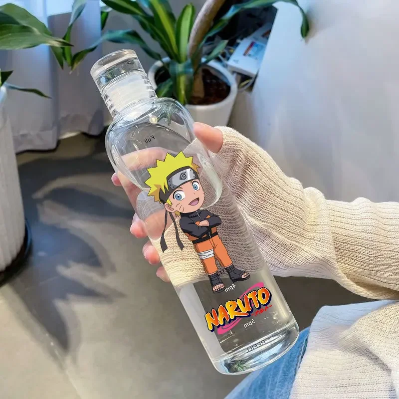 thumbnail image 1 of Botella de agua portátil de plástico con forma de vaso graduado de Naruto de 500 ml/750 ml, resistente a altas temperaturas y anticaídas, Uchiha Sasuke, 1 of 5