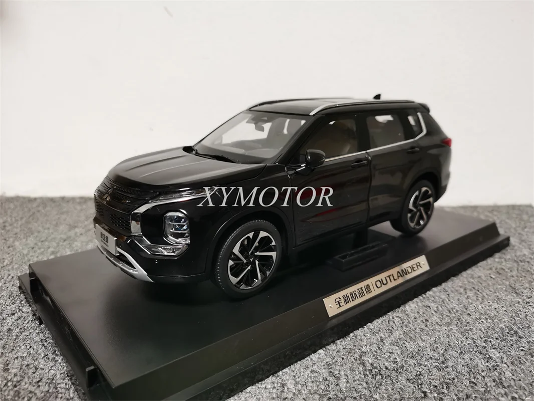 

Новинка 1/18 для Mitsubishi OUTLANDER SUV 2023, металлическая литая модель автомобиля, игрушки, подарки, хобби дисплей, белые/черные коллекционные украшения