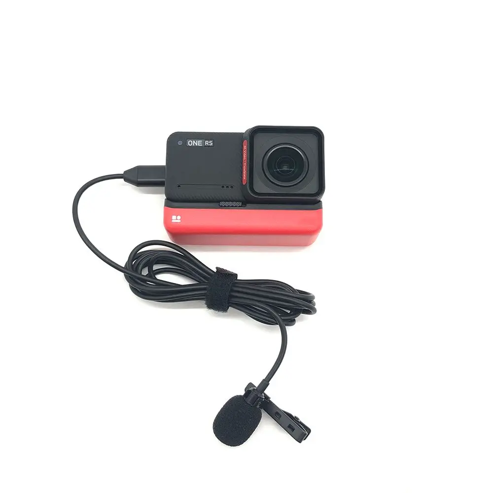 Utilisation du microphone lavalier externe Type C pour Insta360 ONE RS en extérieur, avec la caméra fixée sur un trépied.