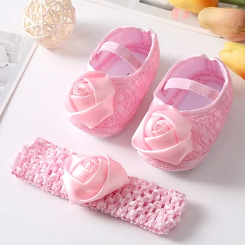 Scarpe per neonato Battesimo Bowknot bianco Scarpe per bambina in pizzo Set fascia per capelli Prewalker per bambini Scarpe morbide per bambini carini per bambini 0-18 mesi 1