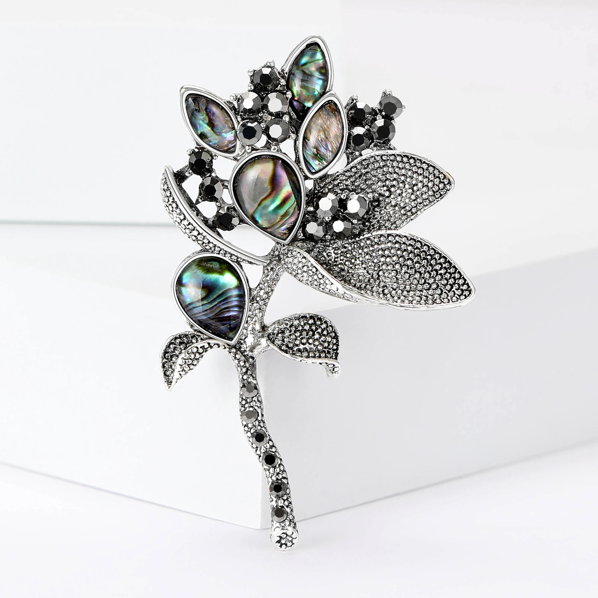 

Vintage Enamel Shell Flower Brooches for Women Unisex Botanical Pins Casual Party Accessories Gifts