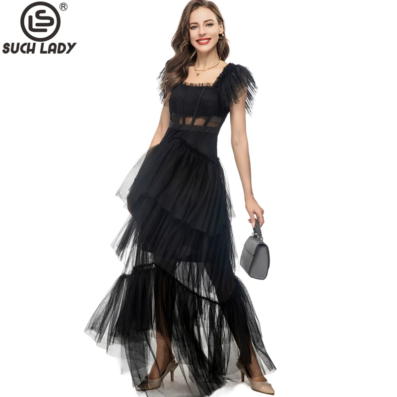 Женское модельное платье с квадратным вырезом